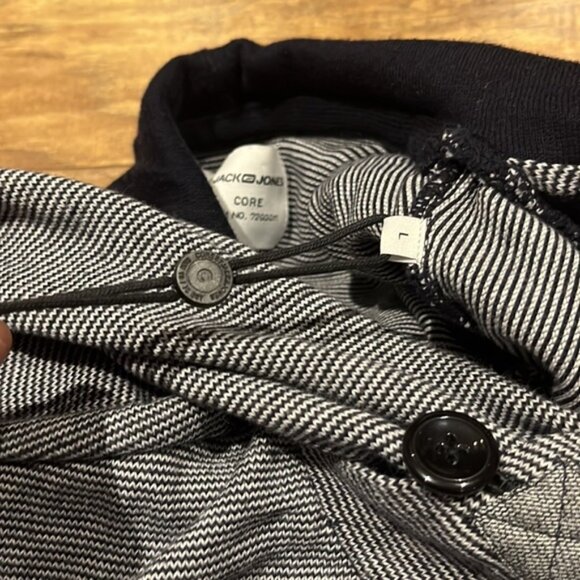 Jack & Jones Core small stripe patterned cross neck hoodie - Picture 12 of 12